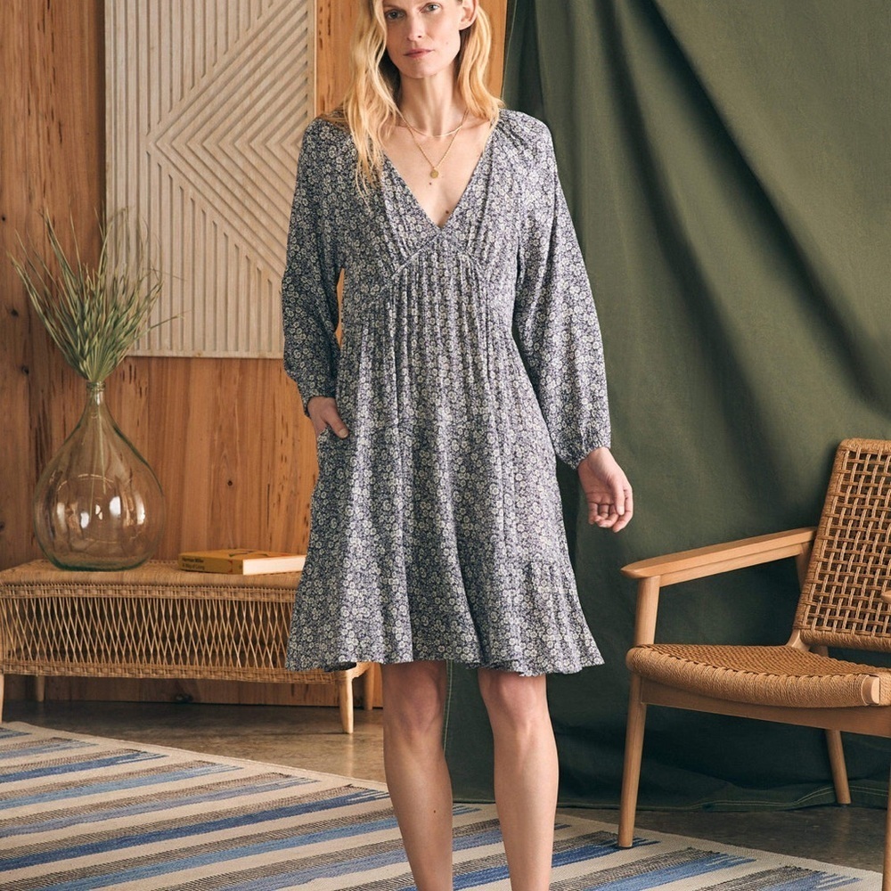 NWT💕 Faherty Sirene Dress - Navy Ditsy Floral Medium